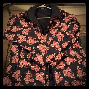 The north face rose jacket 🧥 🌹